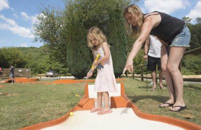 Camping Le Val d'Ussel Crazy Golf