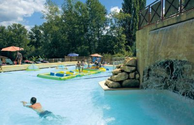 Camping Le Val d'Ussel Pool Waterfall
