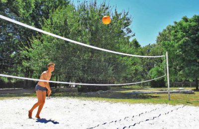 Le Pontet Campsite Volleyball