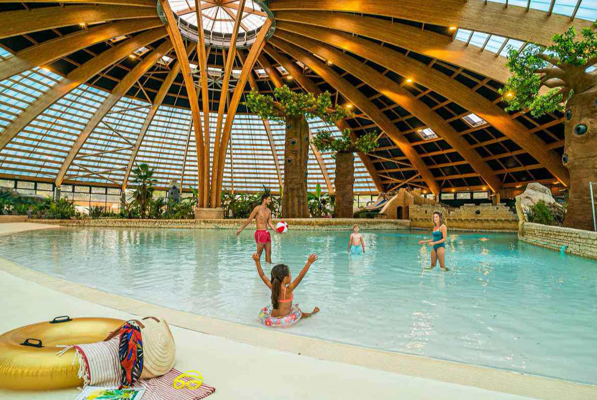 Domaine des Ormes Swimming Pool Dome